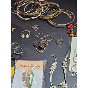 Wearable jewelry lot / bundle